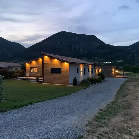 Entre Et Montagne Rochebrune (Hautes-Alpes)